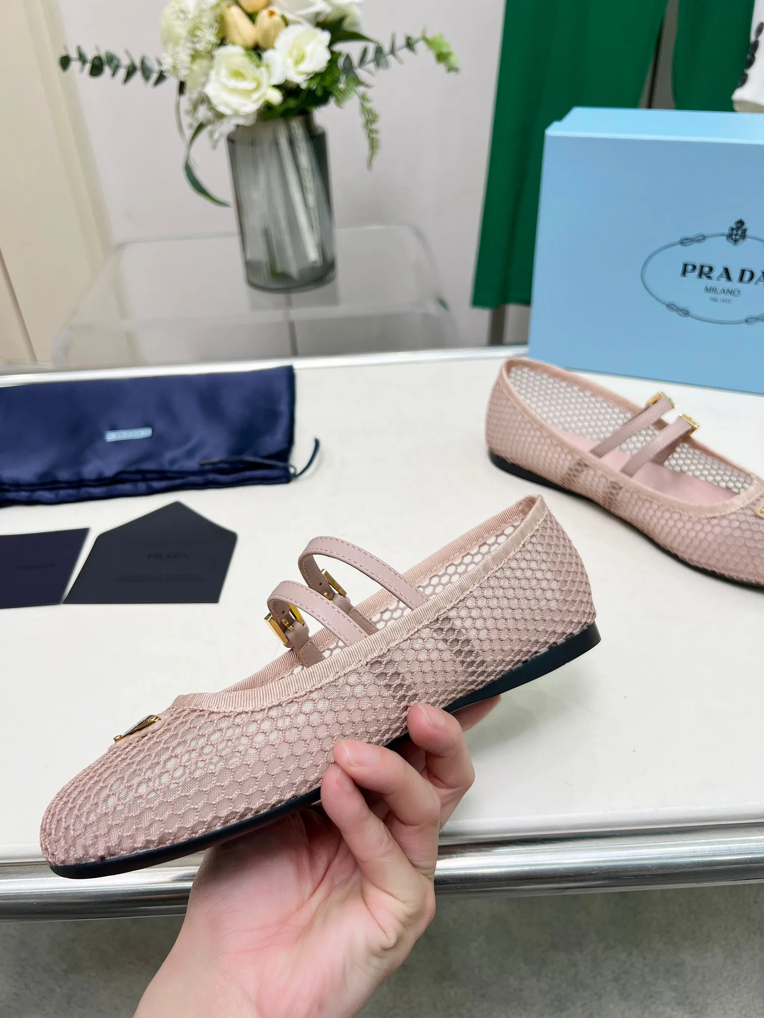 👟👟Ex-factory price 520👟👟 PRADA💝💝25ss💯💯💯New British style dancing shoes Small leather loafers - retro fashion classic items New products created at the first major show of Paris Fashion Week Inspirations are cleverly combined by the D chief designer on the perfect shoe shape. Matched with brand buckles, it is more fashionable. Upper: imported rhombus lining: cowhide lining sole: original [Fireworks][Fireworks] 1:1 molded foam sole Size: 35-41 yards